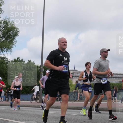 29.06.2025 - hella hamburg halbmarathon Luisa Fischer http://msf.ph/oto/8455273 29.06.2025 10:35:16 Kennedybrücke 14099, 19214, 365, 292, 565, 5743, 314, 1292, 1987, 2349, 2943, 3239, 3707, 3751, 3752, 3778, 4314, 4365, 4605, 5601, 5658, 5743, 6218, 7239, 7344, 7535, 7570, 7695, 8072, 8073, 8124, 8127, 8303, 10248 meine-sportfotos.de