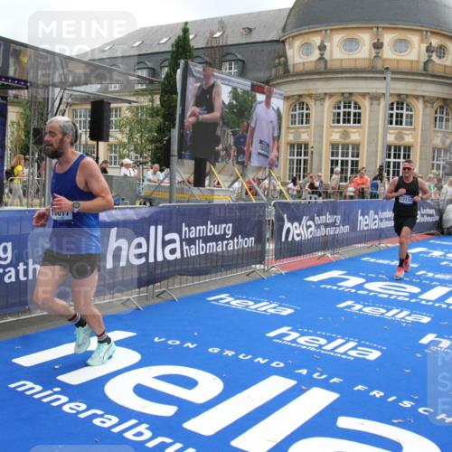 29.06.2025 - hella hamburg halbmarathon Michael Strokosch http://msf.ph/oto/8455274 29.06.2025 10:31:19 Ziel 3201, 3955, 4812, 10017, 10298, 11857, 12232, 13754, 14450, 14548, 19042 meine-sportfotos.de
