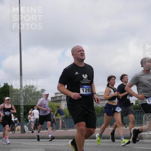 29.06.2025 - hella hamburg halbmarathon Luisa Fischer http://msf.ph/oto/8455296 29.06.2025 10:35:16 Kennedybrücke 14099, 10248, 1292, 565, 5743, 4314, 1292, 1987, 2349, 2943, 3239, 3707, 3751, 3752, 3778, 4314, 4365, 4605, 5601, 5658, 5743, 6218, 7239, 7344, 7535, 7570, 7695, 8072, 8073, 8124, 8127, 8303, 10248 meine-sportfotos.de