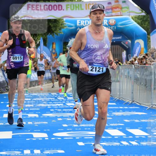 29.06.2025 - hella hamburg halbmarathon Strokosch-Dieckow http://msf.ph/oto/8455313 29.06.2025 10:36:34 Ziel 1571, 2121, 3809, 5092, 6915, 8121, 9296, 10680, 11833, 14622, 16523, 17723, 18038, 18733 meine-sportfotos.de