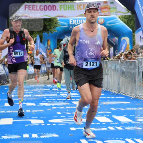 29.06.2025 - hella hamburg halbmarathon Strokosch-Dieckow http://msf.ph/oto/8455349 29.06.2025 10:36:34 Ziel 1571, 2121, 3809, 5092, 6915, 8121, 9296, 10680, 11833, 14622, 16523, 17723, 18038, 18733 meine-sportfotos.de
