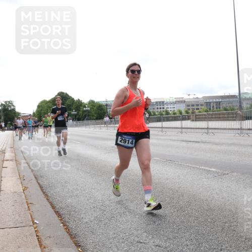 29.06.2025 - hella hamburg halbmarathon Lena Gebhardt http://msf.ph/oto/8455353 29.06.2025 10:31:21 Lombardsbrücke 15725, 2914, 1292, 1773, 1844, 1979, 2097, 2414, 2914, 3131, 4561, 4817, 4953, 5165, 5437, 5846, 5943, 6057, 6078, 6195, 6546, 6573, 6620, 6640, 6787, 7351, 7604, 7772, 8050, 8072, 8073, 8757, 9183, 9576, 10111, 10240, 10586, 10989, 11587, 11981, 11988, 12384, 12627, 13724, 14095, 14349, 15466, 15589, 15725, 16457, 16978, 17224, 17404, 17463, 17509, 17517, 17587, 17706, 17742, 17966, 19052, 19226 meine-sportfotos.de