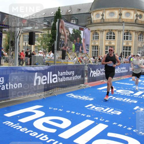 29.06.2025 - hella hamburg halbmarathon Michael Strokosch http://msf.ph/oto/8455363 29.06.2025 10:31:19 Ziel 3201, 3955, 4812, 10017, 10298, 11857, 12232, 13754, 14450, 14548, 19042 meine-sportfotos.de