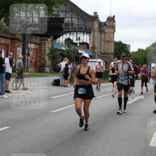 29.06.2025 - hella hamburg halbmarathon Yannick Fuchs http://msf.ph/oto/8455386 29.06.2025 10:56:16 20KM 1006, 1128, 1264, 1377, 1568, 1573, 1726, 3921, 4859, 5547, 6414, 6415, 6580, 6815, 7658, 8154, 8624, 9131, 9718, 9928, 10214, 10519, 10797, 11670, 11968, 12156, 12567, 13498, 13868, 14368, 14456, 14574, 15291, 15686, 15859, 16292, 16808, 17136, 17383, 17532, 17939, 17955, 18000, 18599, 18919, 19023 meine-sportfotos.de