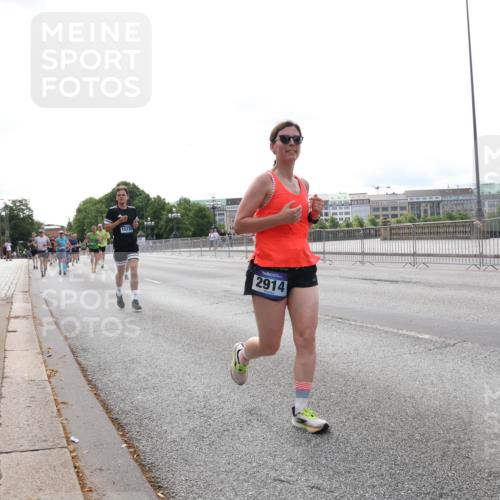 29.06.2025 - hella hamburg halbmarathon Lena Gebhardt http://msf.ph/oto/8455387 29.06.2025 10:31:21 Lombardsbrücke 15725, 2914, 1292, 1773, 1844, 1979, 2097, 2414, 2914, 3131, 4561, 4817, 4953, 5165, 5437, 5846, 5943, 6057, 6078, 6195, 6546, 6573, 6620, 6640, 6787, 7351, 7604, 7772, 8050, 8072, 8073, 8757, 9183, 9576, 10111, 10240, 10586, 10989, 11587, 11981, 11988, 12384, 12627, 13724, 14095, 14349, 15466, 15589, 15725, 16457, 16978, 17224, 17404, 17463, 17509, 17517, 17587, 17706, 17742, 17966, 19052, 19226 meine-sportfotos.de
