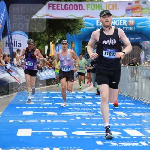 29.06.2025 - hella hamburg halbmarathon Strokosch-Dieckow http://msf.ph/oto/8455394 29.06.2025 10:36:31 Ziel 2121, 3809, 5092, 6915, 8084, 8121, 9296, 10404, 10680, 10852, 11304, 11833, 12916, 16523, 17723, 18062 meine-sportfotos.de