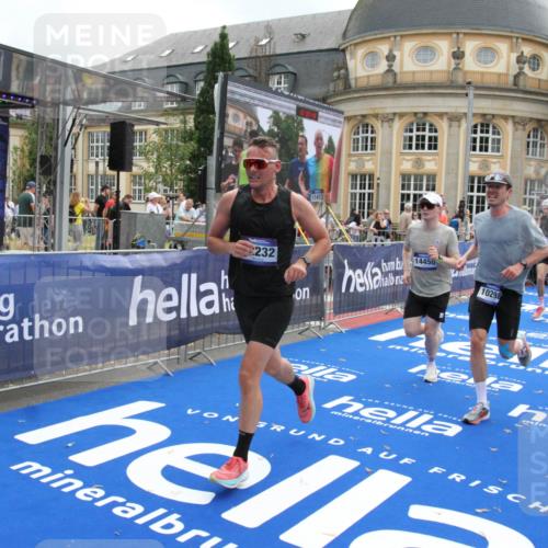 29.06.2025 - hella hamburg halbmarathon Michael Strokosch http://msf.ph/oto/8455432 29.06.2025 10:31:20 Ziel 3955, 4812, 10017, 10298, 11857, 12232, 14450, 14548, 19042 meine-sportfotos.de