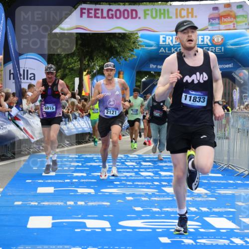 29.06.2025 - hella hamburg halbmarathon Strokosch-Dieckow http://msf.ph/oto/8455440 29.06.2025 10:36:32 Ziel 1571, 2121, 3809, 5092, 6915, 8121, 9296, 10404, 10680, 10852, 11833, 12916, 16523, 17723, 18038, 18062, 18733 meine-sportfotos.de
