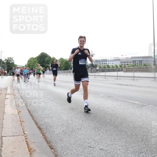 29.06.2025 - hella hamburg halbmarathon Lena Gebhardt http://msf.ph/oto/8455506 29.06.2025 10:31:22 Lombardsbrücke 15725, 1292, 1773, 1844, 1979, 2097, 2414, 2914, 4561, 4817, 4953, 5165, 5437, 5846, 5943, 5965, 6057, 6078, 6195, 6546, 6573, 6620, 6640, 6787, 7351, 7604, 7772, 8050, 8072, 8073, 8757, 9183, 9576, 9812, 9883, 10111, 10240, 10586, 10989, 11587, 11981, 11988, 12384, 12627, 13724, 14095, 14349, 15466, 15589, 15725, 16457, 16978, 17224, 17404, 17463, 17509, 17517, 17587, 17706, 17742, 17966, 19052, 19226 meine-sportfotos.de