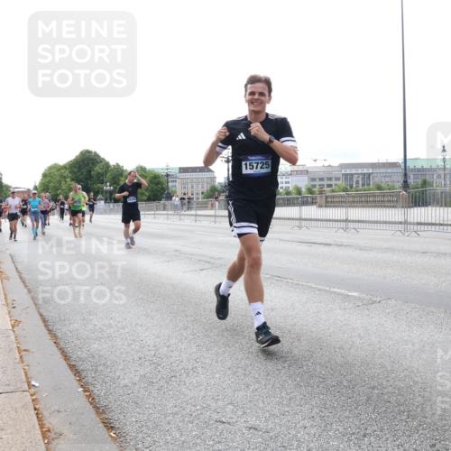 29.06.2025 - hella hamburg halbmarathon Lena Gebhardt http://msf.ph/oto/8455563 29.06.2025 10:31:23 Lombardsbrücke 18390, 15725, 1292, 1773, 1844, 1979, 2097, 2414, 2914, 4561, 4817, 4953, 5165, 5437, 5846, 5943, 5965, 6057, 6078, 6195, 6546, 6573, 6620, 6640, 6787, 7351, 7604, 7772, 8050, 8072, 8073, 8757, 9183, 9576, 9812, 9883, 10111, 10240, 10586, 10989, 11587, 11988, 12384, 12627, 13724, 14095, 14349, 15466, 15589, 15725, 16457, 16978, 17224, 17404, 17463, 17509, 17517, 17587, 17706, 17742, 17966, 19052, 19226 meine-sportfotos.de