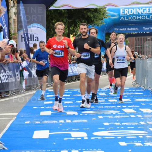 29.06.2025 - hella hamburg halbmarathon Strokosch-Dieckow http://msf.ph/oto/8455587 29.06.2025 10:36:24 Ziel 8084, 9296, 10404, 10680, 10852, 11304, 11833, 12051, 12916, 14075, 16158, 17192, 17723, 18062 meine-sportfotos.de