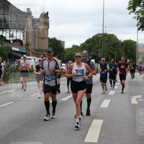 29.06.2025 - hella hamburg halbmarathon Yannick Fuchs http://msf.ph/oto/8455588 29.06.2025 10:56:17 20KM 1006, 1128, 1264, 1377, 1568, 1573, 1726, 3921, 4859, 5547, 6414, 6415, 6580, 6815, 7658, 8154, 8624, 9131, 9718, 9928, 10214, 10519, 10797, 11670, 11968, 12156, 12567, 13498, 13868, 14368, 14456, 14574, 15686, 15859, 16292, 16808, 17136, 17383, 17532, 17939, 17955, 18000, 18599, 18919, 19023 meine-sportfotos.de