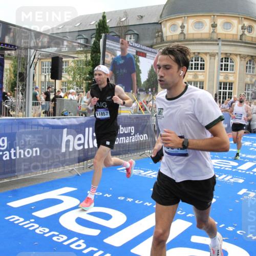 29.06.2025 - hella hamburg halbmarathon Michael Strokosch http://msf.ph/oto/8455589 29.06.2025 10:31:22 Ziel 3955, 4812, 10298, 11857, 12232, 14450, 14548, 19042 meine-sportfotos.de