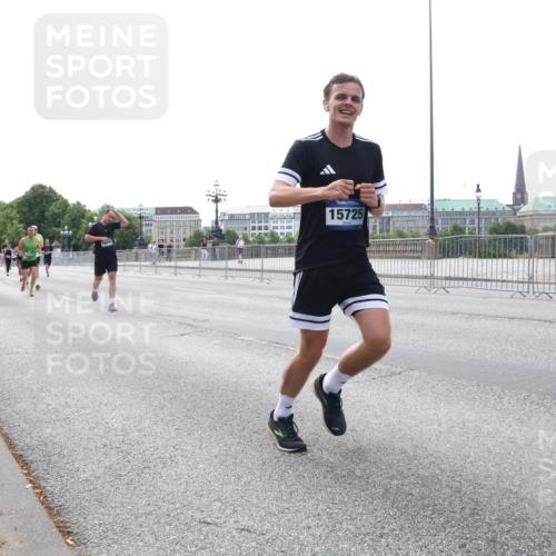 29.06.2025 - hella hamburg halbmarathon Lena Gebhardt http://msf.ph/oto/8455593 29.06.2025 10:31:23 Lombardsbrücke 15725, 1292, 1773, 1844, 1979, 2097, 2414, 2914, 4561, 4817, 4953, 5165, 5437, 5846, 5943, 5965, 6057, 6078, 6195, 6546, 6573, 6620, 6640, 6787, 7351, 7604, 7772, 8050, 8072, 8073, 8757, 9183, 9576, 9812, 9883, 10111, 10240, 10586, 10989, 11587, 11988, 12384, 12627, 13724, 14095, 14349, 15466, 15589, 15725, 16457, 16978, 17224, 17404, 17463, 17509, 17517, 17587, 17706, 17742, 17966, 19052, 19226 meine-sportfotos.de