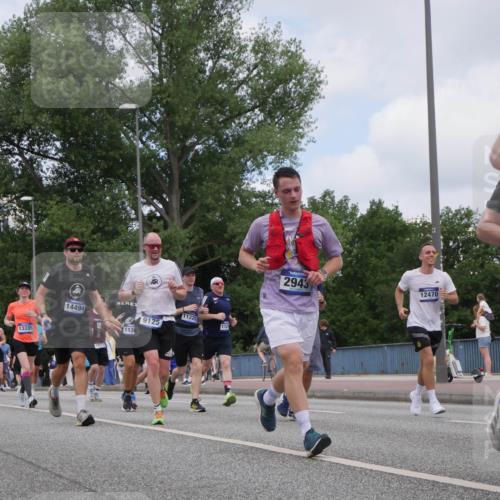 29.06.2025 - hella hamburg halbmarathon Luisa Fischer http://msf.ph/oto/8455596 29.06.2025 10:35:24 Kennedybrücke 17362, 6252, 15575, 13335, 14494, 11225, 9125, 113, 18911, 112, 2943, 12470, 1640, 1987, 2349, 2943, 3022, 3365, 3707, 3778, 4365, 4605, 5941, 6218, 6252, 6312, 6315, 7468, 8072, 8073, 8124, 8303, 9125, 9206, 10111, 10354 meine-sportfotos.de