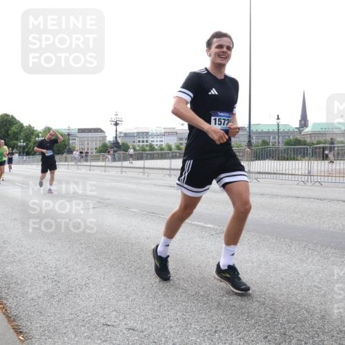 29.06.2025 - hella hamburg halbmarathon Lena Gebhardt http://msf.ph/oto/8455621 29.06.2025 10:31:23 Lombardsbrücke 1572, 1292, 1773, 1844, 1979, 2097, 2414, 2914, 4561, 4817, 4953, 5165, 5437, 5846, 5943, 5965, 6057, 6078, 6195, 6546, 6573, 6620, 6640, 6787, 7351, 7604, 7772, 8050, 8072, 8073, 8757, 9183, 9576, 9812, 9883, 10111, 10240, 10586, 10989, 11587, 11988, 12384, 12627, 13724, 14095, 14349, 15466, 15589, 15725, 16457, 16978, 17224, 17404, 17463, 17509, 17517, 17587, 17706, 17742, 17966, 19052, 19226 meine-sportfotos.de