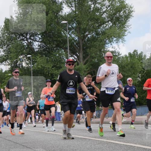 29.06.2025 - hella hamburg halbmarathon Luisa Fischer http://msf.ph/oto/8455638 29.06.2025 10:35:25 Kennedybrücke 12864, 540, 3022, 17362, 3335, 14494, 113, 9125, 710, 11248, 3365, 8303, 1640, 1987, 2349, 2943, 3022, 3365, 5783, 5941, 6252, 6312, 6315, 7468, 8072, 8073, 8124, 8303, 9125, 9206, 10111, 10354 meine-sportfotos.de