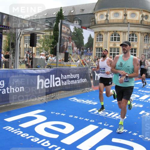 29.06.2025 - hella hamburg halbmarathon Michael Strokosch http://msf.ph/oto/8455670 29.06.2025 10:31:23 Ziel 3955, 4812, 11857, 14450, 14548, 19042 meine-sportfotos.de