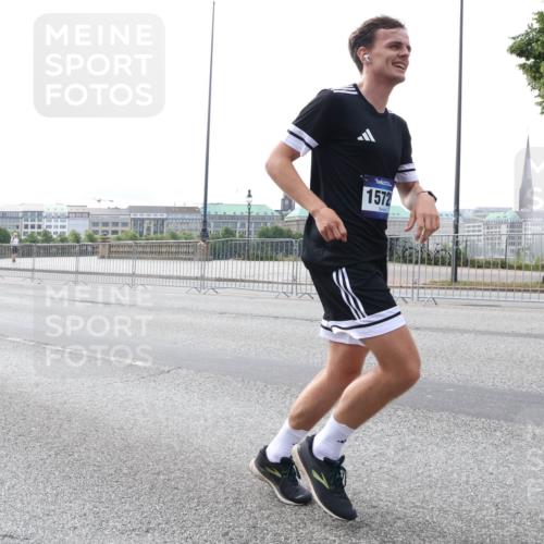 29.06.2025 - hella hamburg halbmarathon Lena Gebhardt http://msf.ph/oto/8455677 29.06.2025 10:31:23 Lombardsbrücke 18390, 1572, 1292, 1773, 1844, 1979, 2097, 2414, 2914, 4561, 4817, 4953, 5165, 5437, 5846, 5943, 5965, 6057, 6078, 6195, 6546, 6573, 6620, 6640, 6787, 7351, 7604, 7772, 8050, 8072, 8073, 8757, 9183, 9576, 9812, 9883, 10111, 10240, 10586, 10989, 11587, 11988, 12384, 12627, 13724, 14095, 14349, 15466, 15589, 15725, 16457, 16978, 17224, 17404, 17463, 17509, 17517, 17587, 17706, 17742, 17966, 19052, 19226 meine-sportfotos.de
