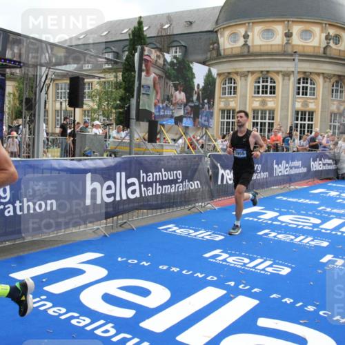 29.06.2025 - hella hamburg halbmarathon Michael Strokosch http://msf.ph/oto/8455728 29.06.2025 10:31:24 Ziel 3955, 4812, 11857, 14548, 19042 meine-sportfotos.de