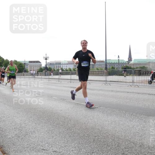 29.06.2025 - hella hamburg halbmarathon Lena Gebhardt http://msf.ph/oto/8455764 29.06.2025 10:31:25 Lombardsbrücke 6078, 18390, 1292, 1773, 1844, 1979, 2097, 2414, 2914, 3396, 3397, 3424, 3571, 3681, 4561, 4817, 4953, 5165, 5437, 5846, 5943, 5965, 6057, 6078, 6195, 6546, 6573, 6620, 6640, 6787, 7351, 7604, 7772, 8050, 8072, 8073, 8757, 8806, 9183, 9576, 9812, 9883, 10111, 10240, 10586, 10989, 11587, 11988, 12384, 12627, 13724, 14349, 15466, 15589, 15725, 16457, 16978, 17224, 17404, 17463, 17509, 17517, 17587, 17706, 17742, 17966, 19052, 19226 meine-sportfotos.de