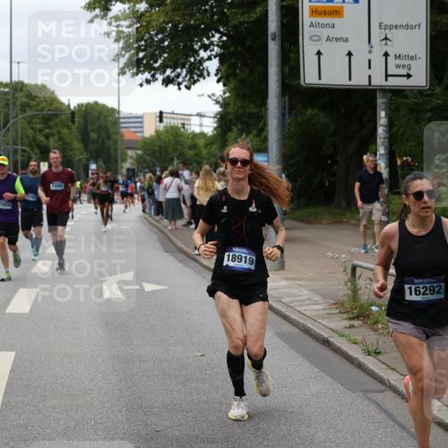29.06.2025 - hella hamburg halbmarathon Yannick Fuchs http://msf.ph/oto/8455766 29.06.2025 10:56:18 20KM 1006, 1128, 1264, 1377, 1432, 1568, 1573, 1726, 3921, 4859, 6414, 6415, 6580, 6815, 7658, 8045, 8154, 8624, 9131, 9718, 9928, 10214, 10519, 10797, 11670, 11968, 12156, 12567, 13498, 13868, 14368, 14456, 14574, 15686, 15859, 16292, 16654, 16808, 17136, 17383, 17532, 17939, 17955, 18000, 18599, 18919, 19023 meine-sportfotos.de