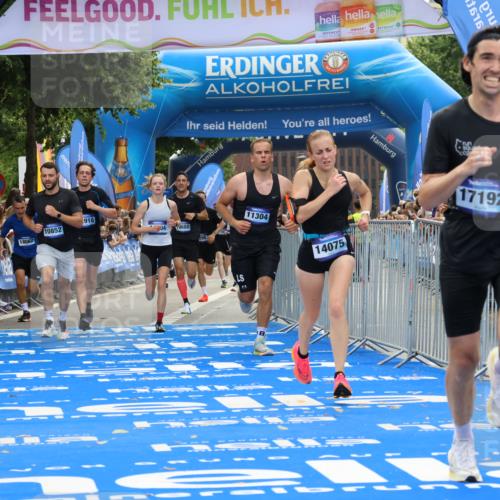 29.06.2025 - hella hamburg halbmarathon Strokosch-Dieckow http://msf.ph/oto/8455787 29.06.2025 10:36:21 Ziel 6829, 6993, 8084, 9296, 10404, 10680, 10852, 11304, 12051, 12916, 13991, 14075, 15348, 16158, 17192, 18062 meine-sportfotos.de
