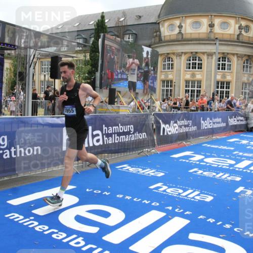 29.06.2025 - hella hamburg halbmarathon Michael Strokosch http://msf.ph/oto/8455790 29.06.2025 10:31:25 Ziel 3955, 4812, 14548, 19118 meine-sportfotos.de
