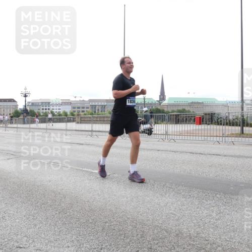 29.06.2025 - hella hamburg halbmarathon Lena Gebhardt http://msf.ph/oto/8455817 29.06.2025 10:31:26 Lombardsbrücke 1839, 1235, 1292, 1773, 1844, 1879, 1979, 2097, 2414, 2914, 3396, 3397, 3424, 3571, 3681, 4561, 4817, 4953, 5165, 5437, 5846, 5943, 5965, 6057, 6078, 6195, 6546, 6573, 6620, 6640, 6787, 7351, 7604, 7772, 8050, 8072, 8073, 8757, 8806, 9104, 9183, 9576, 9812, 9883, 10111, 10240, 10586, 10989, 11587, 11988, 12384, 12627, 13724, 14349, 15466, 15589, 15725, 16457, 16978, 17224, 17404, 17463, 17509, 17517, 17587, 17706, 17742, 17966, 19052, 19226 meine-sportfotos.de