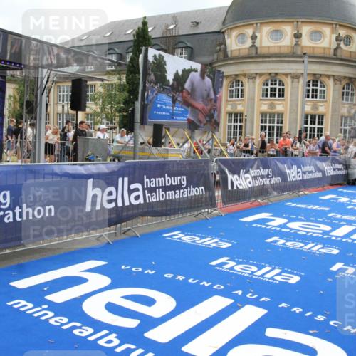 29.06.2025 - hella hamburg halbmarathon Michael Strokosch http://msf.ph/oto/8455867 29.06.2025 10:31:29 Ziel 19118 meine-sportfotos.de