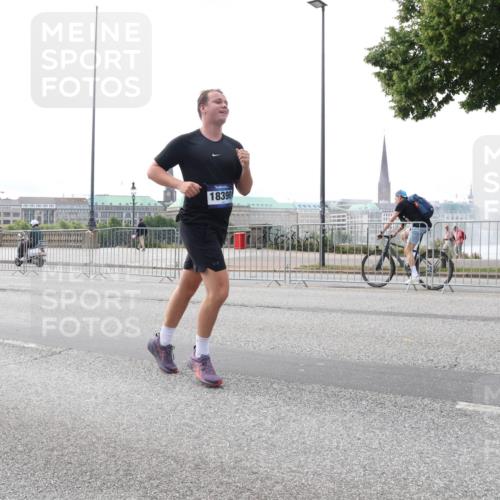29.06.2025 - hella hamburg halbmarathon Lena Gebhardt http://msf.ph/oto/8455886 29.06.2025 10:31:26 Lombardsbrücke 18390, 1235, 1292, 1773, 1844, 1879, 1979, 2097, 2414, 2914, 3396, 3397, 3424, 3571, 3681, 4561, 4817, 4953, 5165, 5437, 5846, 5943, 5965, 6057, 6078, 6195, 6546, 6573, 6620, 6640, 6787, 7351, 7604, 7772, 8050, 8072, 8073, 8757, 8806, 9104, 9183, 9576, 9812, 9883, 10111, 10240, 10586, 10989, 11587, 11988, 12384, 12627, 13724, 14349, 15466, 15589, 15725, 16457, 16978, 17224, 17404, 17463, 17509, 17517, 17587, 17706, 17742, 17966, 19052, 19226 meine-sportfotos.de