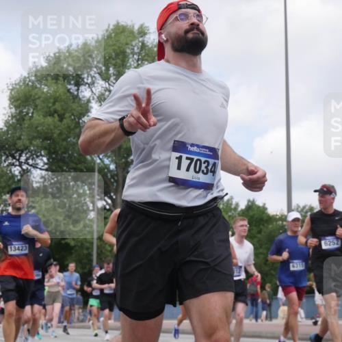 29.06.2025 - hella hamburg halbmarathon Luisa Fischer http://msf.ph/oto/8455888 29.06.2025 10:35:31 Kennedybrücke 13423, 17034, 512, 6315, 6252, 1640, 3022, 4857, 5783, 5871, 5941, 6228, 6252, 6312, 6315, 6642, 7468, 8625, 9206, 10013, 10111, 10354, 10828 meine-sportfotos.de