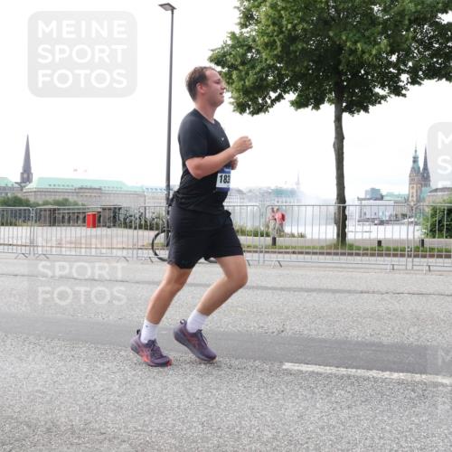 29.06.2025 - hella hamburg halbmarathon Lena Gebhardt http://msf.ph/oto/8455912 29.06.2025 10:31:26 Lombardsbrücke 183, 1235, 1292, 1773, 1844, 1879, 1979, 2097, 2414, 2914, 3396, 3397, 3424, 3571, 3681, 4561, 4817, 4953, 5165, 5437, 5846, 5943, 5965, 6057, 6078, 6195, 6546, 6573, 6620, 6640, 6787, 7351, 7604, 7772, 8050, 8072, 8073, 8757, 8806, 9104, 9183, 9576, 9812, 9883, 10111, 10240, 10586, 10989, 11587, 11988, 12384, 12627, 13724, 14349, 15466, 15589, 15725, 16457, 16978, 17224, 17404, 17463, 17509, 17517, 17587, 17706, 17742, 17966, 19052, 19226 meine-sportfotos.de