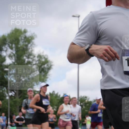 29.06.2025 - hella hamburg halbmarathon Luisa Fischer http://msf.ph/oto/8455914 29.06.2025 10:35:32 Kennedybrücke 17034, 1640, 2268, 3022, 4857, 5783, 5871, 5941, 6228, 6252, 6312, 6315, 6642, 7387, 7468, 8625, 9188, 9206, 10013, 10111, 10354, 10828 meine-sportfotos.de