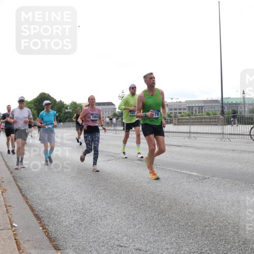 29.06.2025 - hella hamburg halbmarathon Lena Gebhardt http://msf.ph/oto/8455957 29.06.2025 10:31:28 Lombardsbrücke 1235, 1292, 1773, 1844, 1879, 1979, 2097, 2414, 2831, 2914, 3396, 3397, 3424, 3571, 3681, 4561, 4817, 4953, 5165, 5437, 5846, 5943, 5965, 6057, 6078, 6160, 6195, 6546, 6573, 6640, 6787, 7334, 7351, 7604, 7772, 8050, 8072, 8073, 8304, 8620, 8757, 8806, 9104, 9183, 9478, 9576, 9812, 9883, 10111, 10240, 10586, 11587, 11988, 12627, 13724, 14349, 15466, 15589, 15725, 16457, 16978, 17224, 17404, 17463, 17509, 17517, 17587, 17706, 17966, 19226 meine-sportfotos.de