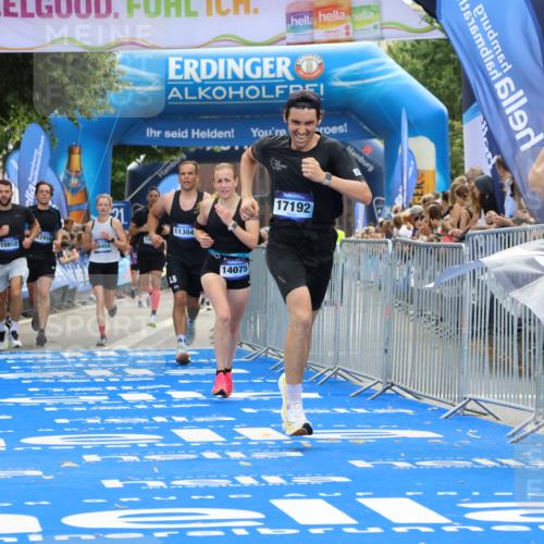 29.06.2025 - hella hamburg halbmarathon Strokosch-Dieckow http://msf.ph/oto/8455968 29.06.2025 10:36:20 Ziel 6829, 6993, 8084, 10404, 10680, 10852, 11304, 12051, 12916, 13991, 14075, 15348, 16158, 17192, 18062 meine-sportfotos.de