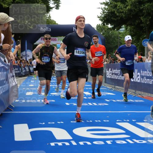 29.06.2025 - hella hamburg halbmarathon Strokosch-Dieckow http://msf.ph/oto/8455976 29.06.2025 10:48:00 Ziel 1086, 1604, 1613, 4324, 4528, 4601, 4711, 5022, 6377, 9626, 9638, 12706, 12724, 12747, 12808, 13570, 14730, 15333, 16094, 16149, 16766, 17451, 18206, 18922, 19198 meine-sportfotos.de