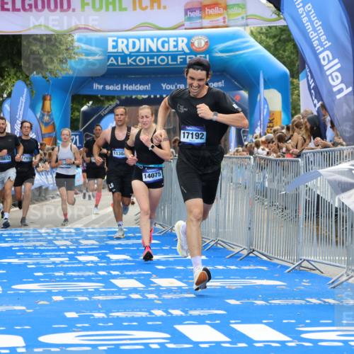 29.06.2025 - hella hamburg halbmarathon Strokosch-Dieckow http://msf.ph/oto/8455989 29.06.2025 10:36:20 Ziel 6829, 6993, 8084, 10404, 10680, 10852, 11304, 12051, 12916, 13991, 14075, 15348, 16158, 17192, 18062 meine-sportfotos.de