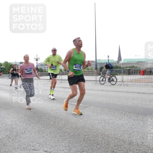 29.06.2025 - hella hamburg halbmarathon Lena Gebhardt http://msf.ph/oto/8456000 29.06.2025 10:31:28 Lombardsbrücke 18943, 18883, 8073, 6078, 1235, 1292, 1773, 1844, 1879, 1979, 2097, 2414, 2831, 2914, 3396, 3397, 3424, 3571, 3681, 4561, 4817, 4953, 5165, 5437, 5846, 5943, 5965, 6057, 6078, 6160, 6195, 6546, 6573, 6640, 6787, 7334, 7351, 7604, 7772, 8050, 8072, 8073, 8304, 8620, 8757, 8806, 9104, 9183, 9478, 9576, 9812, 9883, 10111, 10240, 10586, 11587, 11988, 12627, 13724, 14349, 15466, 15589, 15725, 16457, 16978, 17224, 17404, 17463, 17509, 17517, 17587, 17706, 17966, 19226 meine-sportfotos.de