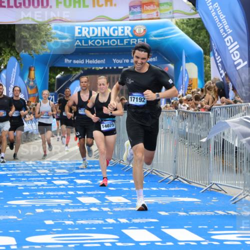 29.06.2025 - hella hamburg halbmarathon Strokosch-Dieckow http://msf.ph/oto/8456005 29.06.2025 10:36:21 Ziel 6829, 6993, 8084, 9296, 10404, 10680, 10852, 11304, 12051, 12916, 13991, 14075, 15348, 16158, 17192, 18062 meine-sportfotos.de