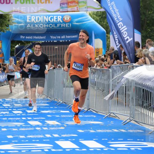 29.06.2025 - hella hamburg halbmarathon Strokosch-Dieckow http://msf.ph/oto/8456026 29.06.2025 10:36:19 Ziel 6829, 6993, 8084, 10404, 10852, 11304, 12051, 12916, 13991, 14075, 14601, 15115, 15348, 16158, 17192, 17329, 18062 meine-sportfotos.de