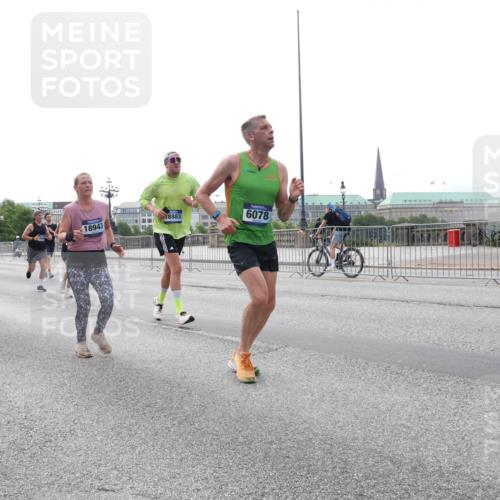 29.06.2025 - hella hamburg halbmarathon Lena Gebhardt http://msf.ph/oto/8456032 29.06.2025 10:31:28 Lombardsbrücke 18943, 8883, 8073, 6078, 1235, 1292, 1773, 1844, 1879, 1979, 2097, 2414, 2831, 2914, 3396, 3397, 3424, 3571, 3681, 4561, 4817, 4953, 5165, 5437, 5846, 5943, 5965, 6057, 6078, 6160, 6195, 6546, 6573, 6640, 6787, 7334, 7351, 7604, 7772, 8050, 8072, 8073, 8304, 8620, 8757, 8806, 9104, 9183, 9478, 9576, 9812, 9883, 10111, 10240, 10586, 11587, 11988, 12627, 13724, 14349, 15466, 15589, 15725, 16457, 16978, 17224, 17404, 17463, 17509, 17517, 17587, 17706, 17966, 19226 meine-sportfotos.de