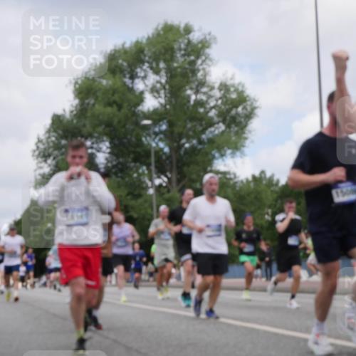 29.06.2025 - hella hamburg halbmarathon Luisa Fischer http://msf.ph/oto/8456040 29.06.2025 10:35:34 Kennedybrücke 11147, 15, 000, 16, 1640, 2268, 4857, 5783, 5871, 5941, 6228, 6252, 6312, 6315, 6642, 7387, 7468, 7789, 8625, 8914, 9188, 9765, 10013, 10354, 10828 meine-sportfotos.de