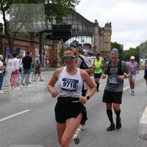 29.06.2025 - hella hamburg halbmarathon Yannick Fuchs http://msf.ph/oto/8456072 29.06.2025 10:56:19 20KM 1006, 1128, 1264, 1377, 1432, 1568, 1573, 1726, 4859, 6414, 6415, 6580, 6815, 7658, 8045, 8154, 8624, 9131, 9718, 9928, 10214, 10519, 10797, 11670, 11968, 12156, 13498, 13868, 14368, 14456, 15686, 15859, 16292, 16654, 16808, 17136, 17383, 17532, 17939, 17955, 18000, 18599, 18919, 19023 meine-sportfotos.de