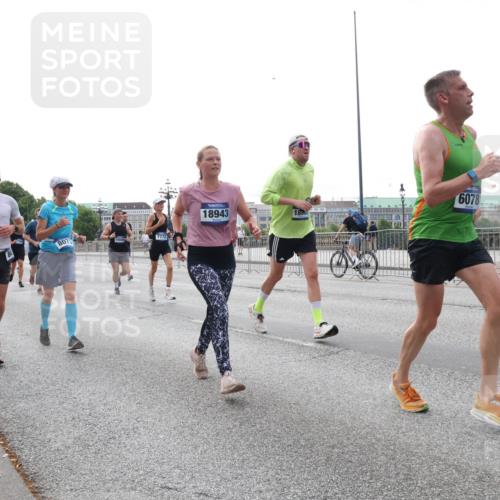 29.06.2025 - hella hamburg halbmarathon Lena Gebhardt http://msf.ph/oto/8456078 29.06.2025 10:31:29 Lombardsbrücke 807, 7772, 18943, 1800, 6078, 1235, 1292, 1773, 1844, 1879, 1979, 2097, 2414, 2831, 2832, 2914, 3396, 3397, 3424, 3571, 3681, 4561, 4817, 4953, 5165, 5437, 5846, 5943, 5965, 6057, 6078, 6160, 6195, 6546, 6573, 6640, 6787, 7334, 7351, 7604, 7772, 8050, 8072, 8073, 8304, 8620, 8757, 8806, 9078, 9104, 9183, 9478, 9812, 9883, 10111, 10240, 10586, 11587, 11988, 12627, 13724, 14349, 15589, 15725, 16457, 16978, 17224, 17404, 17463, 17509, 17517, 17587, 17706, 19226 meine-sportfotos.de