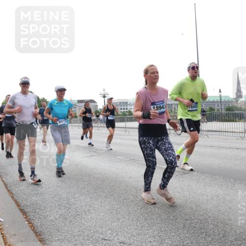 29.06.2025 - hella hamburg halbmarathon Lena Gebhardt http://msf.ph/oto/8456097 29.06.2025 10:31:29 Lombardsbrücke 8073, 18943, 8883, 1235, 1292, 1773, 1844, 1879, 1979, 2097, 2414, 2831, 2832, 2914, 3396, 3397, 3424, 3571, 3681, 4561, 4817, 4953, 5165, 5437, 5846, 5943, 5965, 6057, 6078, 6160, 6195, 6546, 6573, 6640, 6787, 7334, 7351, 7604, 7772, 8050, 8072, 8073, 8304, 8620, 8757, 8806, 9078, 9104, 9183, 9478, 9812, 9883, 10111, 10240, 10586, 11587, 11988, 12627, 13724, 14349, 15589, 15725, 16457, 16978, 17224, 17404, 17463, 17509, 17517, 17587, 17706, 19226 meine-sportfotos.de