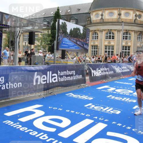 29.06.2025 - hella hamburg halbmarathon Michael Strokosch http://msf.ph/oto/8456120 29.06.2025 10:31:31 Ziel 19118 meine-sportfotos.de