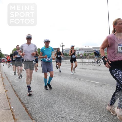 29.06.2025 - hella hamburg halbmarathon Lena Gebhardt http://msf.ph/oto/8456137 29.06.2025 10:31:29 Lombardsbrücke 1292, 11587, 807, 7772, 18943, 1235, 1292, 1773, 1844, 1879, 1979, 2097, 2414, 2831, 2832, 2914, 3396, 3397, 3424, 3571, 3681, 4561, 4817, 4953, 5165, 5437, 5846, 5943, 5965, 6057, 6078, 6160, 6195, 6546, 6573, 6640, 6787, 7334, 7351, 7604, 7772, 8050, 8072, 8073, 8304, 8620, 8757, 8806, 9078, 9104, 9183, 9478, 9812, 9883, 10111, 10240, 10586, 11587, 11988, 12627, 13724, 14349, 15589, 15725, 16457, 16978, 17224, 17404, 17463, 17509, 17517, 17587, 17706, 19226 meine-sportfotos.de