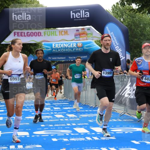 29.06.2025 - hella hamburg halbmarathon Strokosch-Dieckow http://msf.ph/oto/8456151 29.06.2025 10:36:15 Ziel 2774, 6829, 6990, 6993, 12051, 12447, 13991, 14075, 14601, 15115, 15348, 16158, 17078, 17192, 17329, 17691, 18600 meine-sportfotos.de