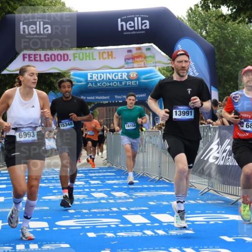 29.06.2025 - hella hamburg halbmarathon Strokosch-Dieckow http://msf.ph/oto/8456164 29.06.2025 10:36:16 Ziel 2774, 6829, 6990, 6993, 12051, 12447, 13991, 14075, 14601, 15115, 15348, 16158, 17078, 17192, 17329, 17691 meine-sportfotos.de